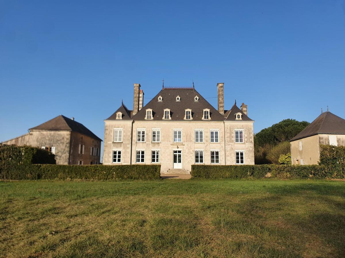 Domaine De La Briouse Bed and Breakfast Sanxay Esterno foto