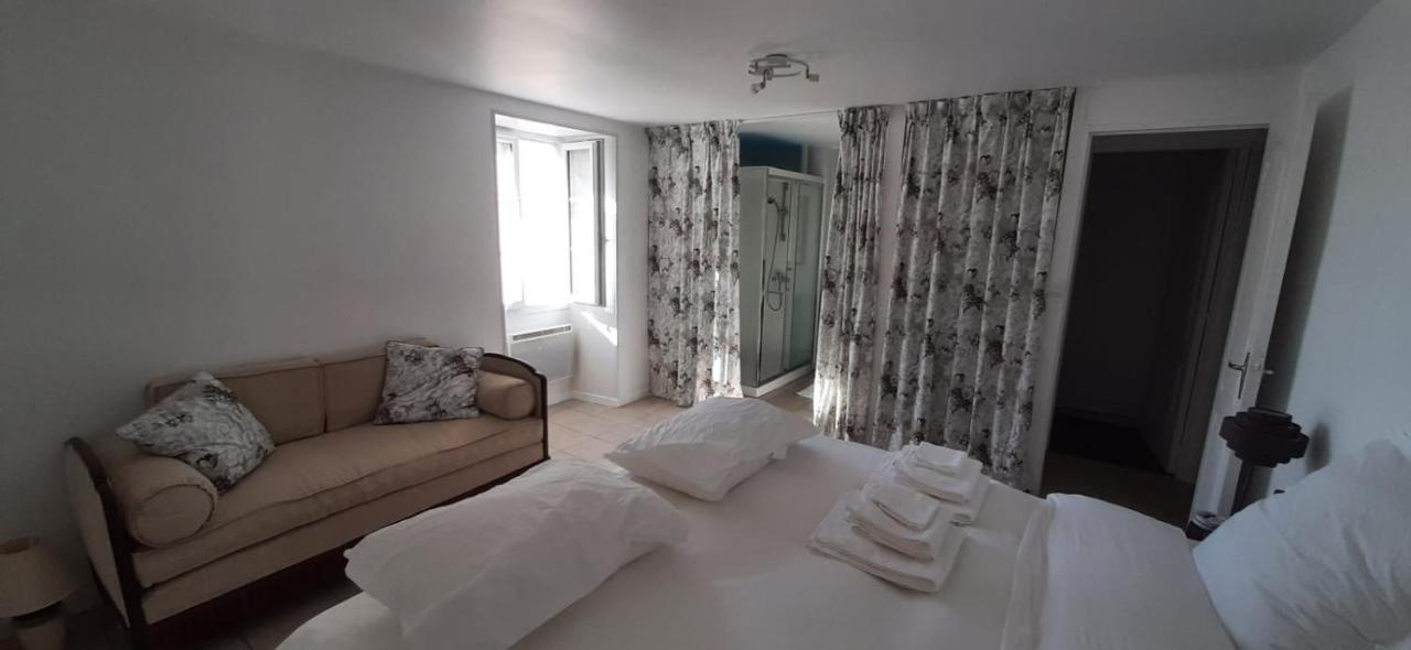 Domaine De La Briouse Bed and Breakfast Sanxay Esterno foto