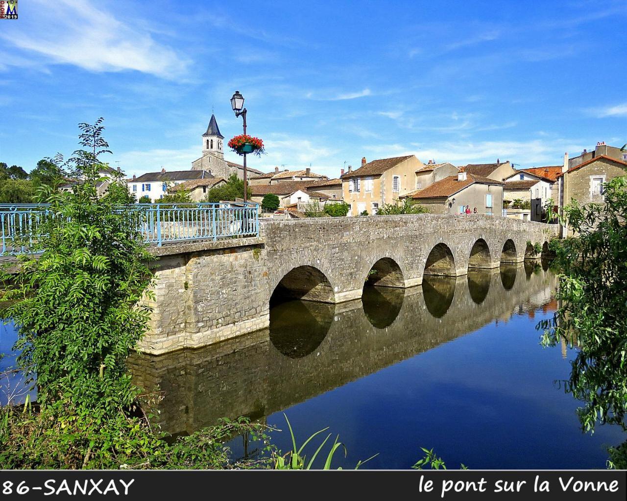 Domaine De La Briouse Bed and Breakfast Sanxay Esterno foto