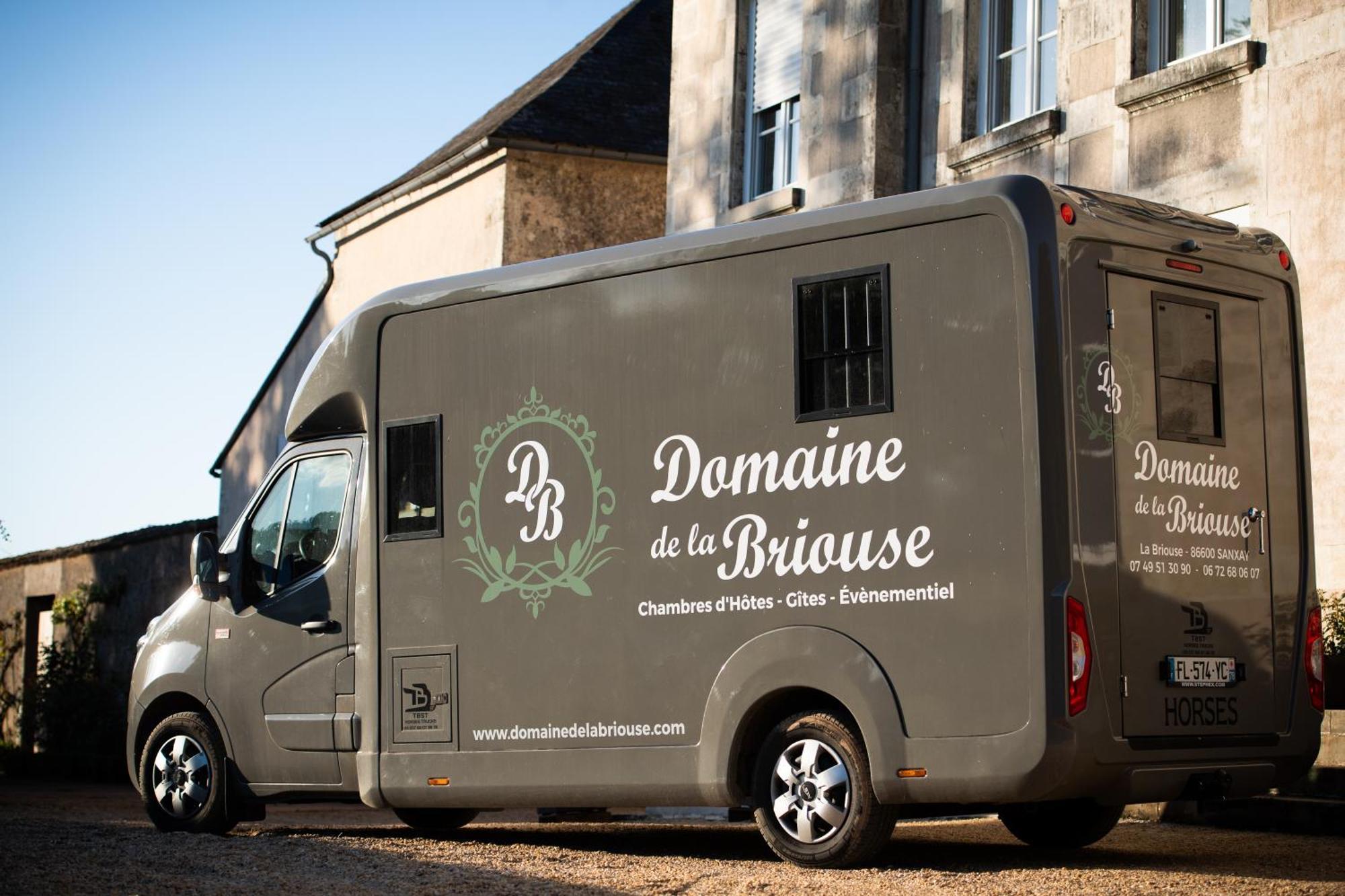 Domaine De La Briouse Bed and Breakfast Sanxay Esterno foto